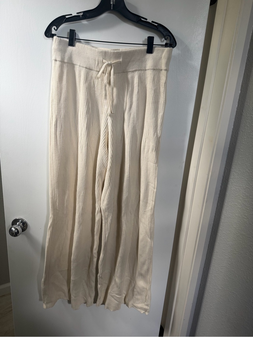 Abercrombie & Fitch Ribbed Drawstring Wide-Leg Pants in Cream